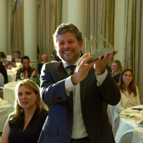 Ricardo Piquet, director of the Museum of Tomorrow and president of IDG, received at the Langham London the trophy in the category of Best New Museum of the Year - South & Central America